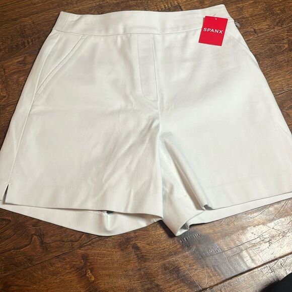 Spanx Classic 6” White Shorts, size XS - Picture 1 of 9